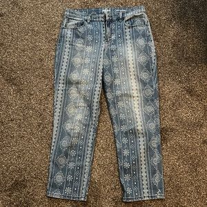 Patterned "curvy boyfriend" cut blue jeans